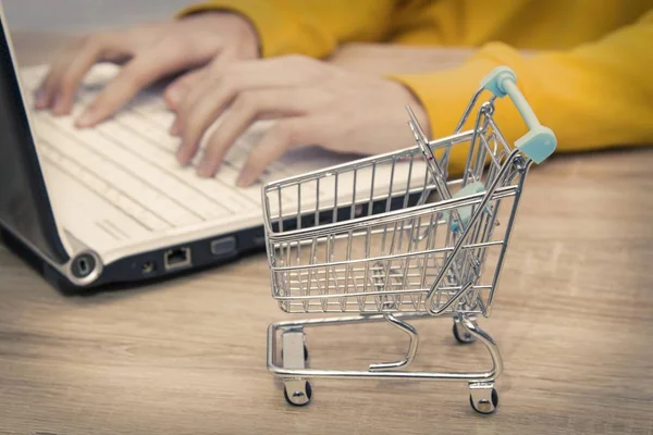 buy cart with computer, shopping online