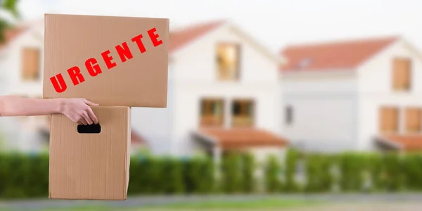 Mão Com Caixas Papelão Casas Conceito Mudança Transporte — Fotografia de Stock