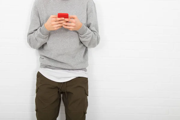 Nahaufnahme Junger Hände Mit Smartphone — Stockfoto