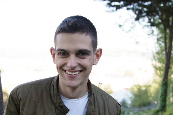 Retrato Joven Sonriente Adolescente — Foto de Stock