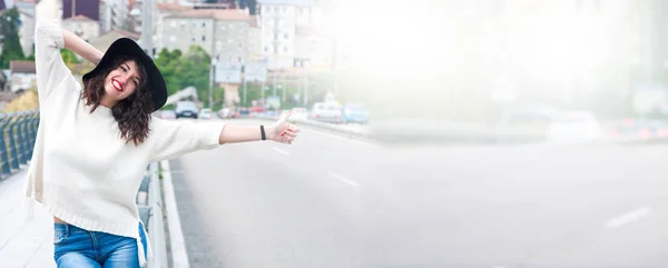 Joven Mujer Haciendo Auto Stop — Foto de Stock