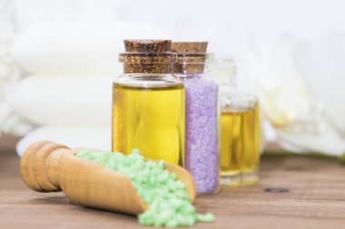 spa yağları ve mineral veya banyo tuzları