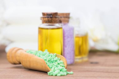 spa yağları ve mineral veya banyo tuzları