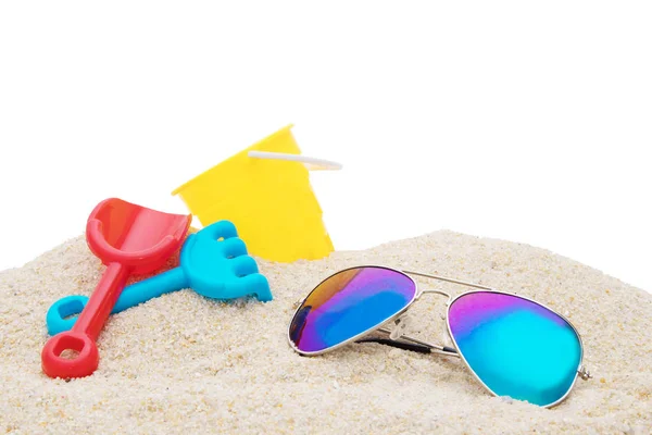 Пляжные Объекты Солнцезащитные Очки Песке — стоковое фото