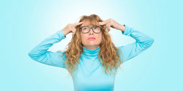 Mujer Aislada Señalando Fondo — Foto de Stock