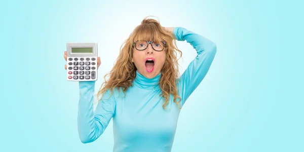 Femme Adulte Isolée Avec Calculatrice Expression Surprise — Photo