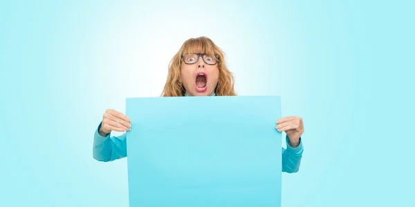 Mulher Com Cartaz Espaço Para Texto — Fotografia de Stock