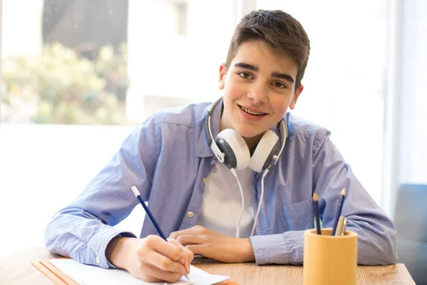 Adolescent Étudiant Bureau — Photo