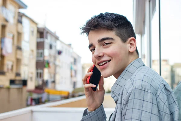 Joven Con Teléfono Móvil Aire Libre Ciudad — Foto de Stock
