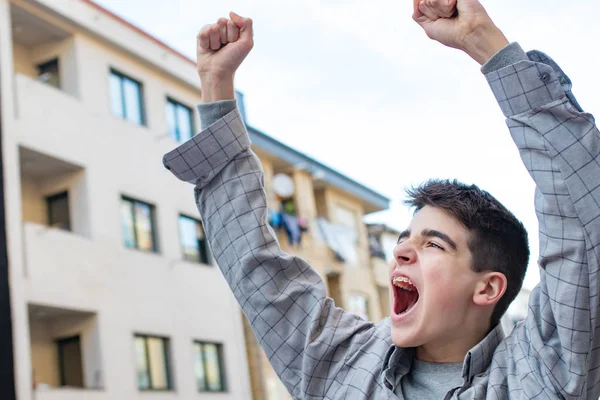 Adolescente Estudante Gritando Celebrando Livre — Fotografia de Stock
