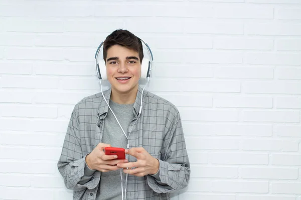 Adolescente Estudiante Con Teléfono Móvil Auriculares — Foto de Stock