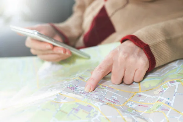 Hand Mobile Phone Pointing Map Travel Vacation — Stock Photo, Image