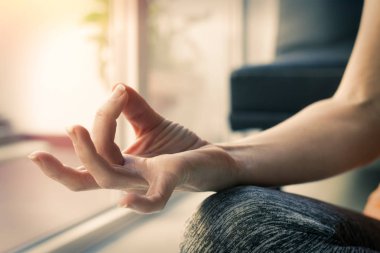 yoga jesti ile el yakınçekim