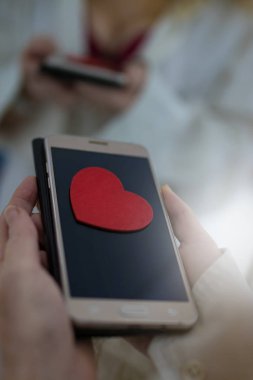 cep telefonu ile seksi kadın