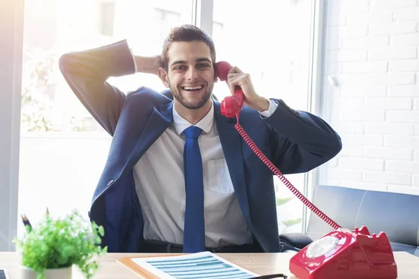 Telefon Başarı Başarı Ifadesi Ile Adamı — Stok fotoğraf