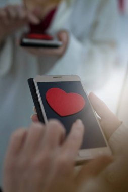 cep telefonu ile seksi kadın