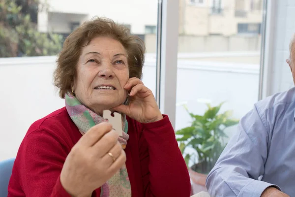 Äldre Personer Som Gör Minnes Och Underhållnings Övningar — Stockfoto