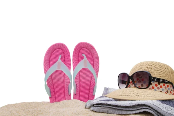 Hut Mit Sonnenbrille Und Sandalen Sand Des Abgelegenen Strandes — Stockfoto