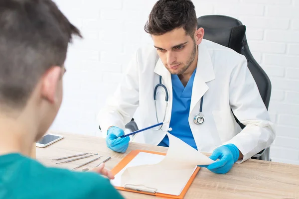 Médico Dentista Com Paciente Consulta — Fotografia de Stock