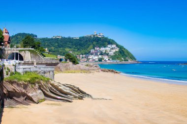 San Sebastian, Donostia, Guipuzcoa 'daki deniz kabuğu plajı.