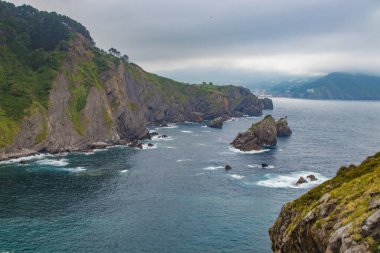 Gaztelugatxe 'deki kıyı manzarası, Bask ülkesi, İspanya