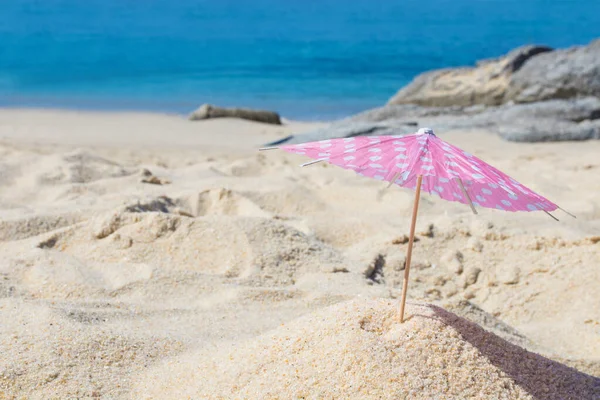 Зонтик Песке Пляжа Летом Праздниками — стоковое фото