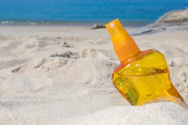 Солнцезащитный Крем Лосьон Загара Песке Пляжа — стоковое фото