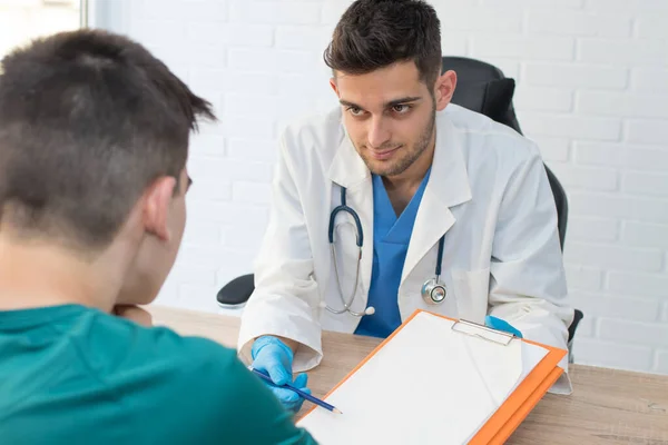 Läkare Samråd Med Patient Hälsa Och Medicin — Stockfoto