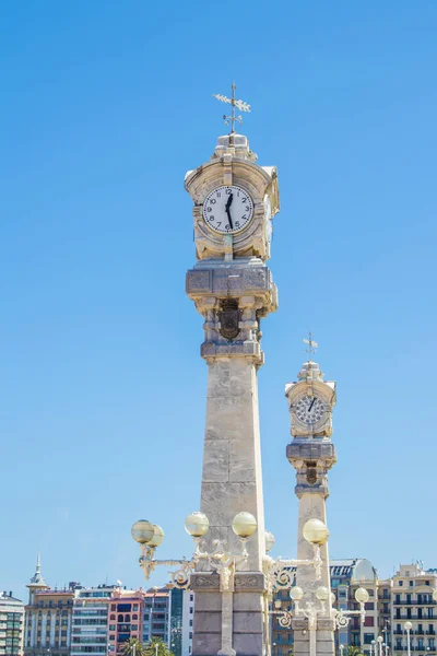 Ρολόι Πύργος Στην Παραλία Του Κελύφους San Sebastian Ισπανία — Φωτογραφία Αρχείου