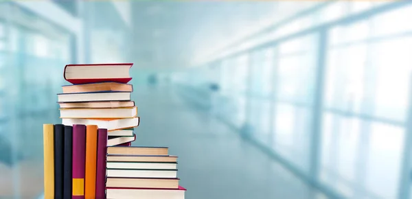 Staplade Böcker Med Skolan Bakgrunden Koncept Tillbaka Till Skolan — Stockfoto