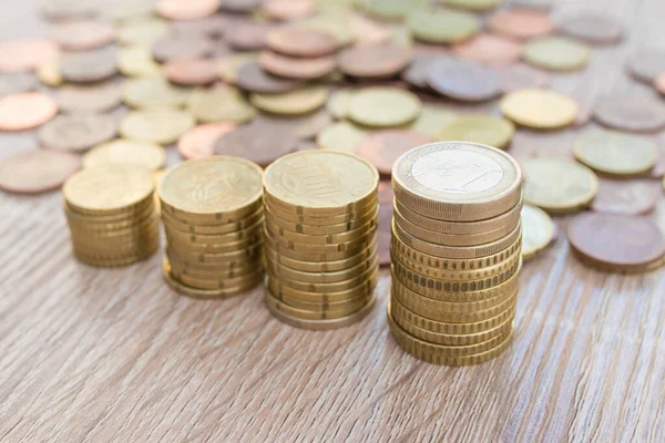 Münzen Oder Währungen Gestapelt Ersparnisse Und Wirtschaft — Stockfoto
