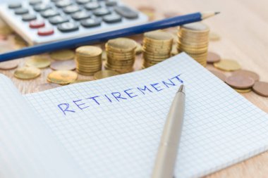 emeklilik kavramı ile para ve hesap makinesi