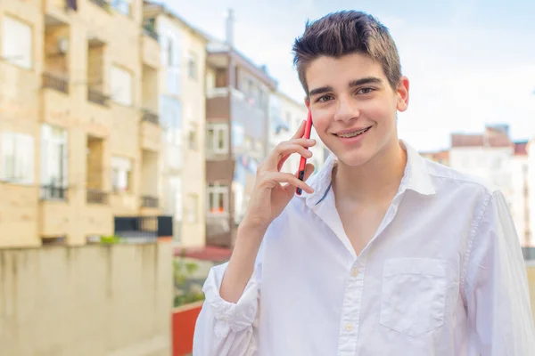 Jonge Man Met Mobiele Telefoon Stad Straat — Stockfoto