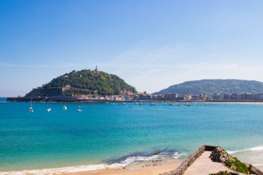 San Sebastian 'daki deniz kabuğu sahili manzarası