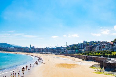 San Sebastian 'daki deniz kabuğu sahili manzarası