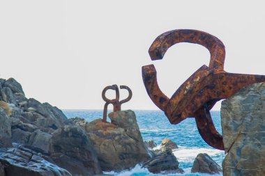 Heykeller Donostia, San Sebastian, İspanya 'da rüzgarın tarağı