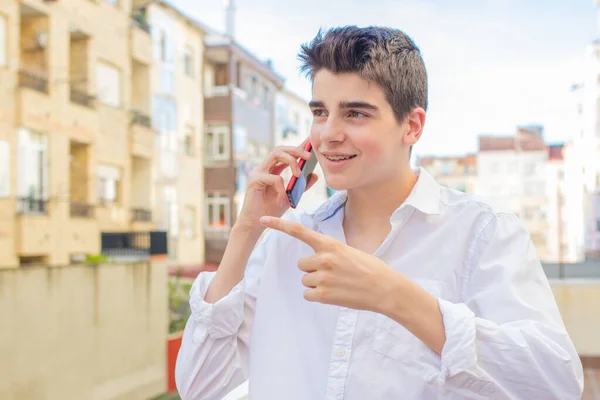 Jonge Man Met Mobiele Telefoon Stad Straat — Stockfoto