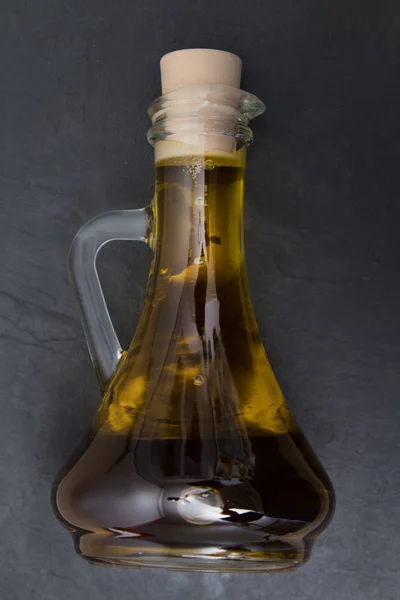 Flaskor Olivolja Svart Bakgrund — Stockfoto
