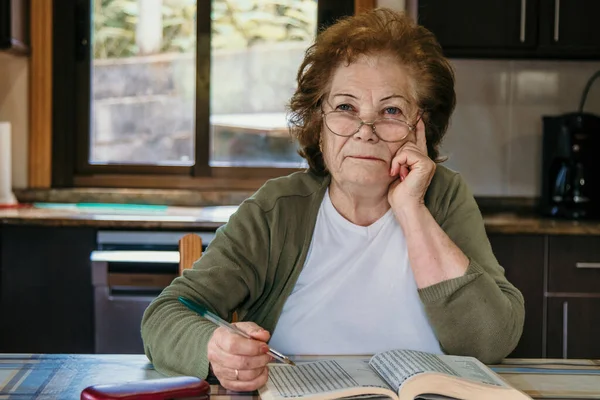 Senior Woman Book Hobbies Home — Stock Photo, Image