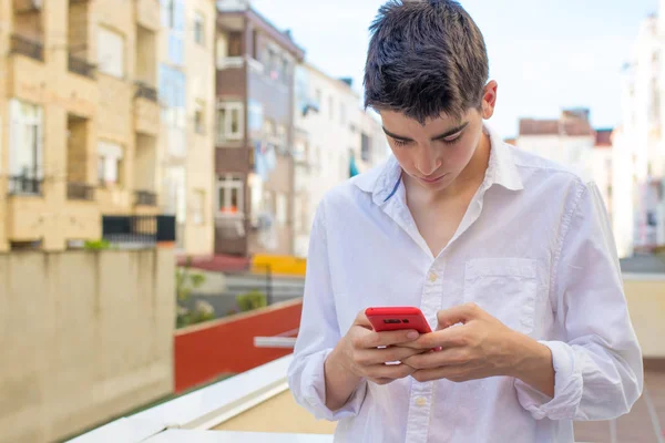 Jovem Com Telefone Celular Rua Cidade — Fotografia de Stock