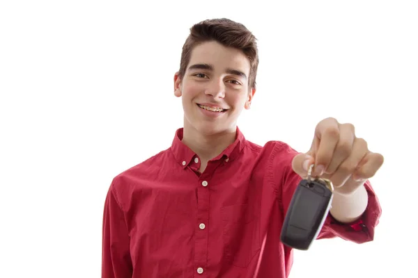 Jonge Man Glimlachen Geïsoleerd Met Autosleutels Afstandsbediening — Stockfoto