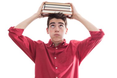 Kafasında kitap ve stres ifadesiyle izole bir öğrenci.