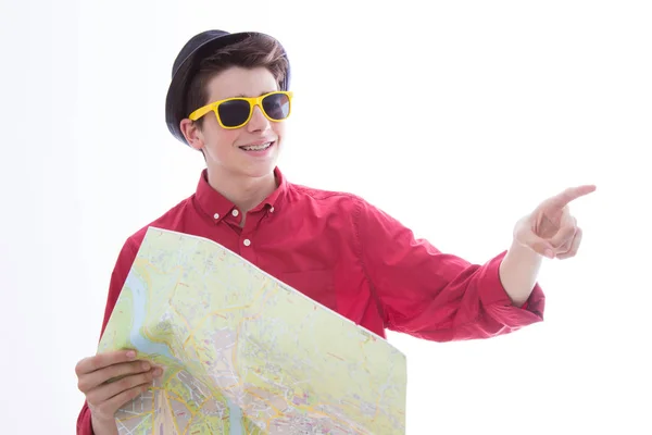 Joven Viajero Con Mapa Gafas Sol Aisladas Blanco — Foto de Stock