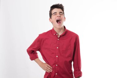 Genç ya da genç, acı ifadesi ile izole edilmiş.