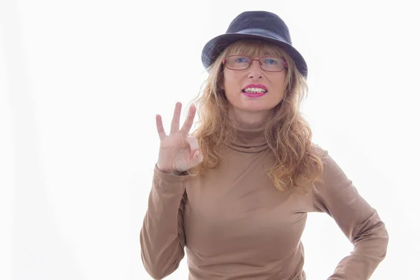 Senior Adulte Femme Avec Chapeau Lunettes Isolé Sur Fond Blanc — Photo