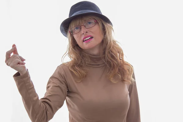 Mujer Adulta Mayor Con Sombrero Gafas Aisladas Sobre Fondo Blanco —  Fotos de Stock