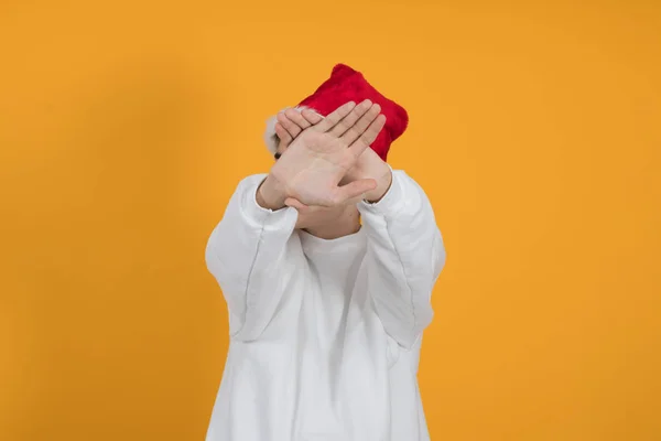 Giovane Adolescente Che Indossa Cappello Babbo Natale Sfondo Colore — Foto Stock