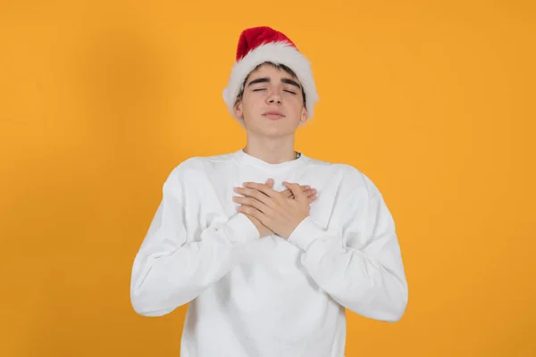 Mladý Dospívající Muž Santa Claus Klobouk Izolované Barevném Pozadí — Stock fotografie