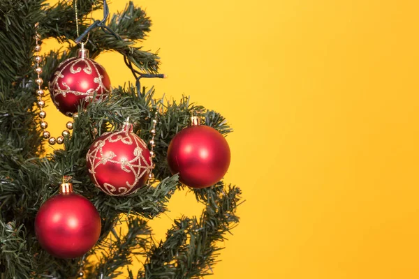 Detalle Decoración Del Árbol Navidad Fondo Color — Foto de Stock