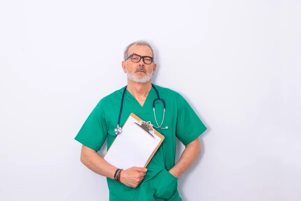 Lékař Pracovním Oděvem Stetoskopem Izolované Bílém Pozadí — Stock fotografie
